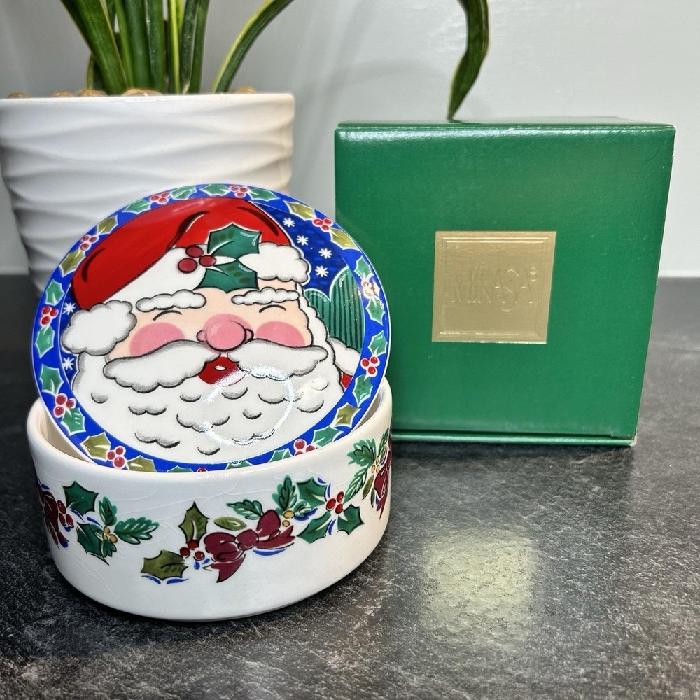 NEW Jenny Faw For Mikasa SANTA'S GLOW 4.5" Round Covered Ceramic Christmas Dish